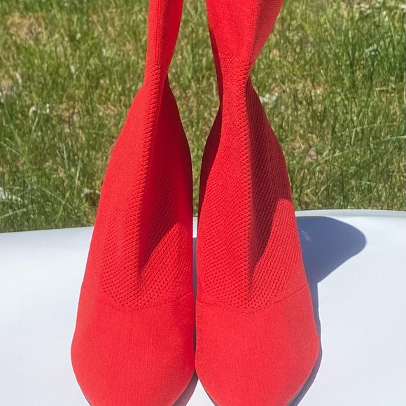 NWOT Brash Red Heeled Pointed Toe Ankle Boots - Picture 3 of 5